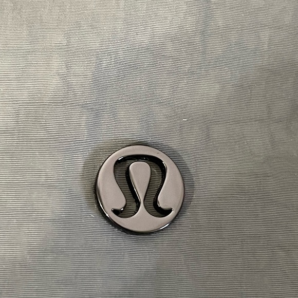 Lululemon All Night Festival Bag Vol 10L (Large) in Green - Picture 7 of 13